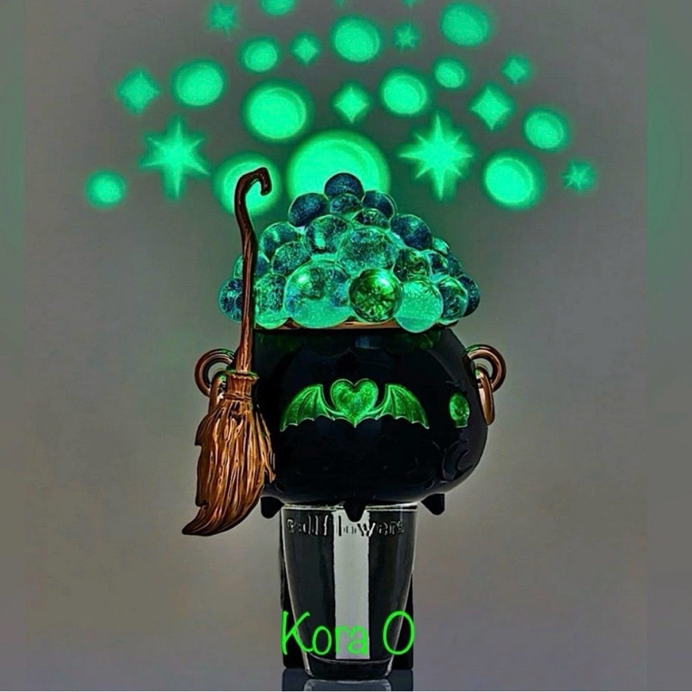 BBW Witch's Cauldron Color Changing Projector